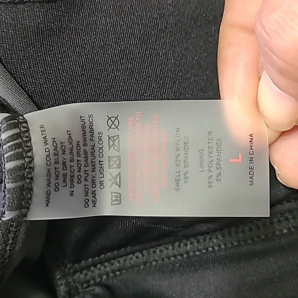 One piece, no brand black color - Picture 11 of 15